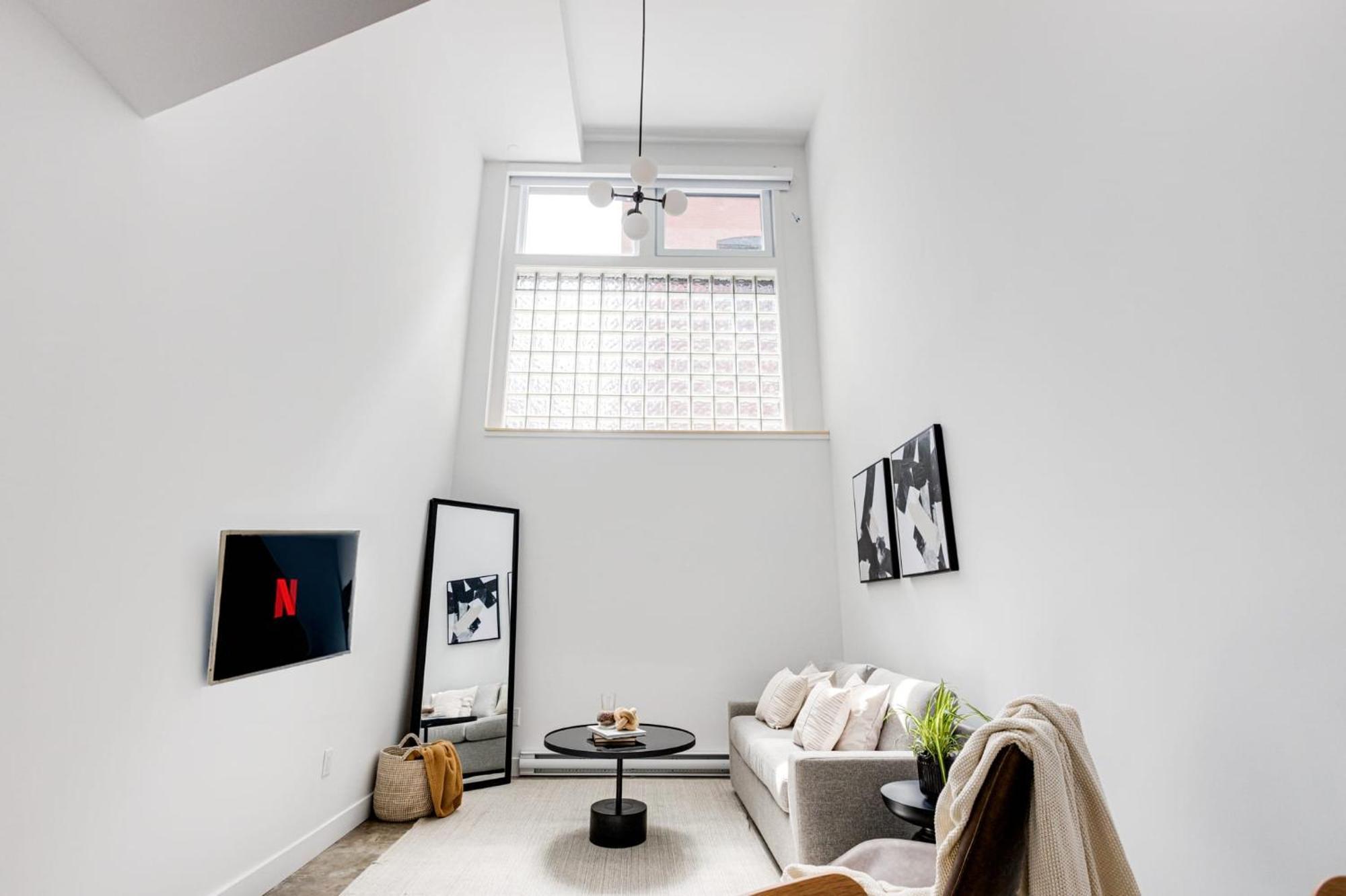 Modern Luxe 1bdr With Sofabed In Mile End Apartment Montreal